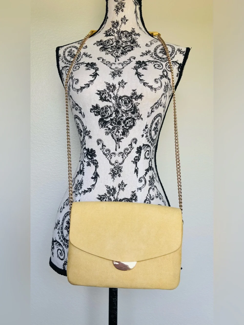 H&M Yellow Suede Crossbody Bag with Gold Chain Strap - Picture 13 of 13